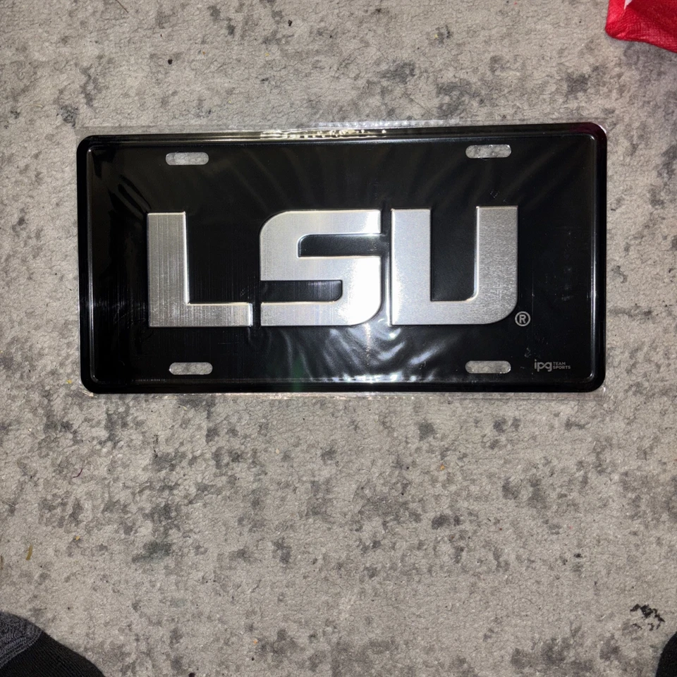 Placa de matrícula LSU Tigers negra cortada con láser etiqueta automática, hecha en EE. UU. Foto 1 de 1