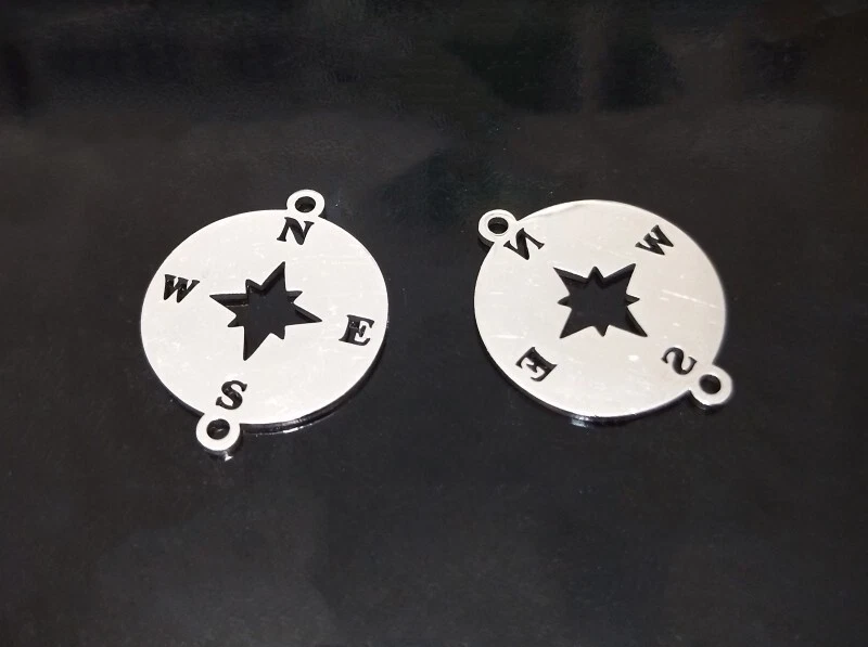 1pz ciondolo connettore rosa dei venti acciaio inox 23x17mm colore argento scuro - Immagine 1 di 1