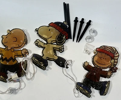 Cacahuetes 3 Piezas Navidad 20" Marcadores de Camino Iluminados Snoopy Charlie Brown Linus Foto 1 de 4