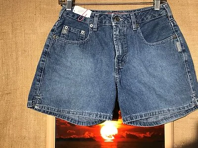 Silver Jeans Mini-Shorts Denim Hecho en Canadá Cintura 26” Elevación 10” Caderas 41” Entrepierna 3. Foto 1 de 4