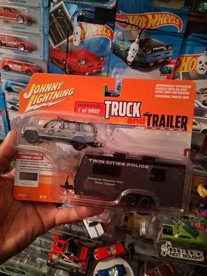 1997 CHEVROLET TAHOE W/CAMPER TRAILER 1/64 JOHNNY LIGHTNING JLBT016-JLSP300 A - Image 1 of 4
