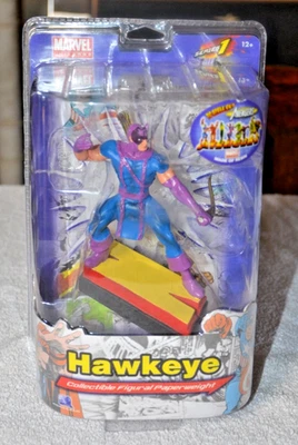 NUEVA FIGURA ESTATUA FIGURA PISAPAPELES OJO DE HALCÓN DE MARVEL AVENGERS Foto 1 de 3