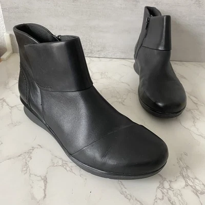 Clarks Ankle Boots Women Sz 10 Black Leather Bootie Zip Closure Comfort Everyday - Image 1 of 4