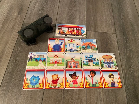 Daniel Tiger’s Neighborhood: Magna-Tiles Structure Set, Neighborhood Trolley Cover