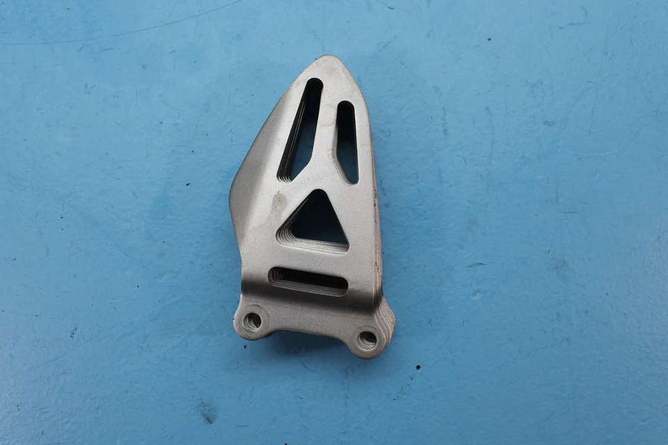 990 11-15 SUZUKI GSXR600 TALÓN DERECHO PROTECTOR ESTRIBA TRASERA  Foto 1 de 1