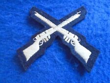 1 X ROYAL AIR FORCE MARKSMEN CLOTH EMBROIDERED CROSSED RIFLES SLEEVE BADGE