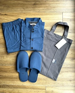 Cathay Pacific First Class BRAND NEW Blue Oriental Pyjamas & Slippers Size M - Picture 1 of 5