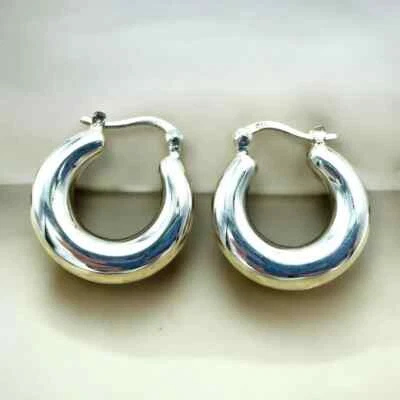 Pendientes de aro simples clásicos de plata de ley 925 - Diseño ligero 1201 Foto 1 de 4