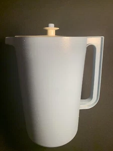 Vintage Large Blue TUPPERWARE PITCHER W/ Push Button Lid #1416-4 EUC - Picture 1 of 5