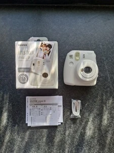 Fujifilm Instax Mini 9 Sofortbildkamera integrierter Blitz rauchweiß 16550679 - Bild 1 von 17