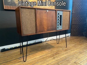 Vintage Mini Console Record Player Radio with bluetooth connectivity - Picture 1 of 9