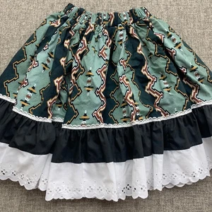 Fun & Fancy Originals Square Dance Rock Gr. S grün geometrisch Rüschen Ösenborte - Bild 1 von 7