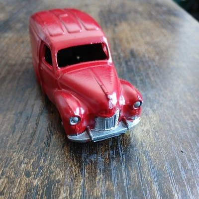Dinky Toys #470 Austin A40 Van  - Image 1 of 4