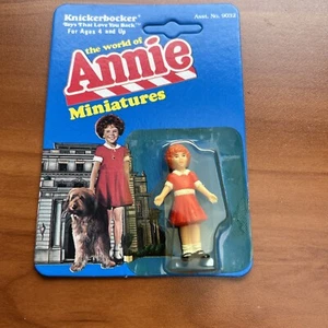  IL MONDO DI ANNIE KNICKERBOCKER MINIATURE ABITO ROSSO ANNIE FIGURA 2" - Foto 1 di 3