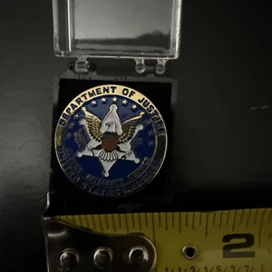 United States Marshal Department of Justice Pin - Picture 1 of 3