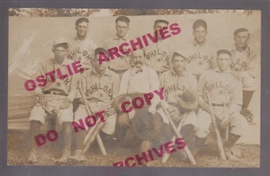 Uniformes del equipo de béisbol Shiloh ILLINOIS RPPC 1909 sin precio base Belleville BILL ANDERSON COL - Imagen 1 de 3