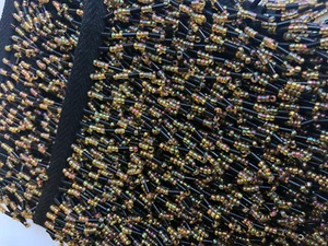 SOUTHBEACH TRIM GOLD ROCAILLES MIT SCHWARZEN KLEINEN RECHTECKEN - Bild 1 von 2