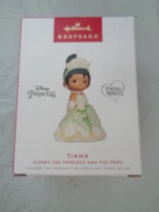 2022 - Sello distintivo/Disney/Precious Moments - Adorno de Tiana - Princesa y rana - Imagen 1 de 1