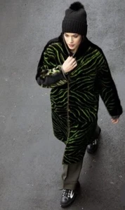 Urbancode Damen Wendbarer langer Mantel aus Kunstleder und Leopard olivgrünem Fell - Bild 1 von 4