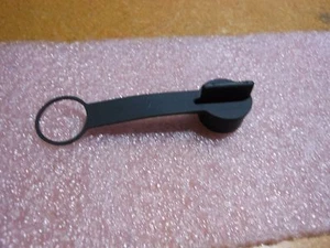 PARTE COPERCHIO CONNETTORE GOMMA GORDON # B4009894-01 NSN: 5935-01-248-7206 - Foto 1 di 6