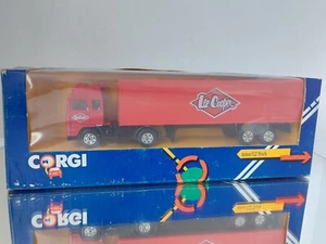 Camion Corgi 1194 Volvo F12 Lee Cooper in rosso con scatola - Foto 1 di 2