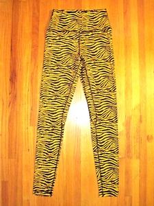 Leggings de fitness negros y dorados de tiro alto con estampado de tigre grandes altos - Imagen 1 de 4