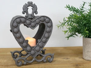 Linterna portavelas en forma de corazón ornamentado rústico antiguo de metal marrón - Imagen 1 de 5