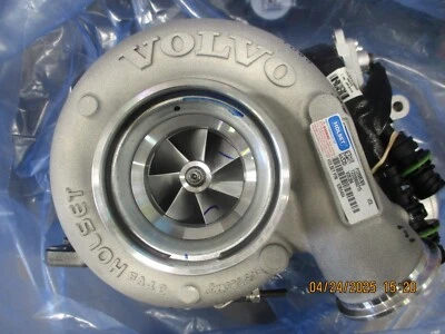 Brand new. Genuine OEM Volvo Mack D13 MP8 turbocharger 2011-23 22215685 22115686 - Image 1 of 4