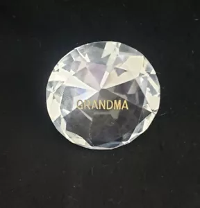 "Piccolo fermacarte a forma di diamante acrilico con ""Nonna"" in lettere d'oro, 2,25" - Foto 1 di 5