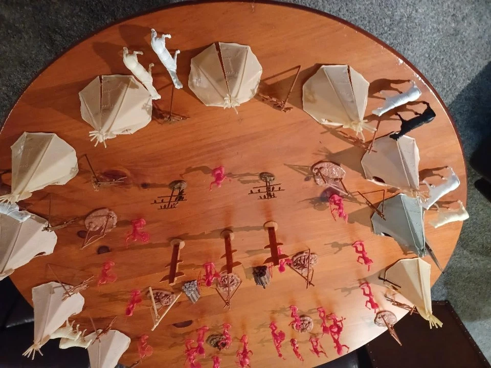 Marx BMC MPC 54mm Indian Village including tee pees, totems, Indians, and horses - Image 1 of 4