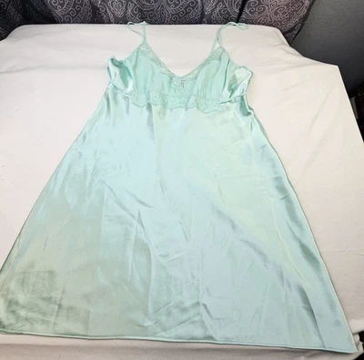 Delicado Vestido Lencería Verde Sin Mangas Encaje Acentos Mediano Femenino Elegante Foto 1 de 4
