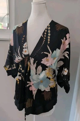 Top kimono YUMI KIM 100 % seda para mujer negro floral cuello en V cintura elástica Y2K grande Foto 1 de 4
