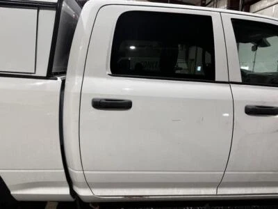 Dodge Ram 2500 Pickup 2018-2024 puerta trasera derecha 55112402AA Foto 1 de 4