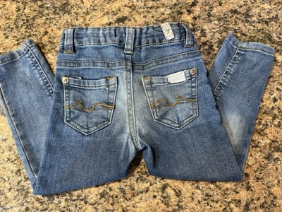Pantalones de mezclilla ajustados 7 for all Mankind para niñas pequeñas 2T cintura ajustable desgastados Foto 1 de 4