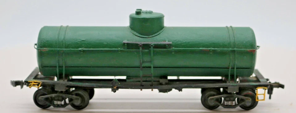 HO Scale 1:87 Plastic Custom painted Undecorated Single dome tanker Model Train - Image 1 of 4