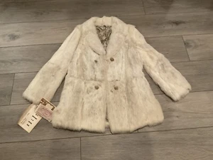 NUEVO CON ETIQUETAS Mademoiselle Francia 100% Piel de Conejo Crema Abrigo Cinturón de Cuero Talla L Para Mujer De Colección - Imagen 1 de 19