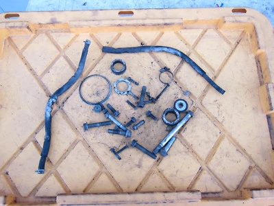 Suzuki GSXR 750 1999 espaciadores OEM incorrectos varios TORNILLO TUERCA MANGUERA Foto 1 de 4