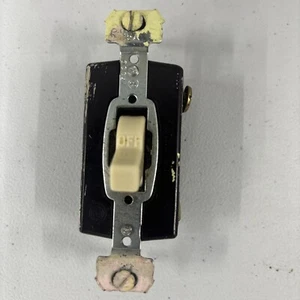 Vintage 1950s Harvey Hubbell AC Flush Silent Toggle Light Switch 1222 NOS Pair - Picture 1 of 4