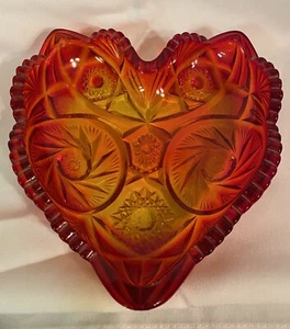 Rot und gelb geschliffenes Glas Herzform Starburst Pinwheel Süßigkeitenschale unbeschriftet - Bild 1 von 3