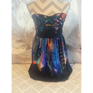 Buntes kurzes Roxy Perlen trägerloses Kleid - heller Print mit gesmoktem Rücken - Größe M - Bild 1 von 22