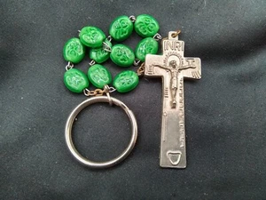 PORTACHIAVI PERLE ROSARIO IRLANDESE TRIFOGLIO TRIFOGLIO 11 VETRO VERDE IRLANDA VINTAGE CATTOLICO - Foto 1 di 12