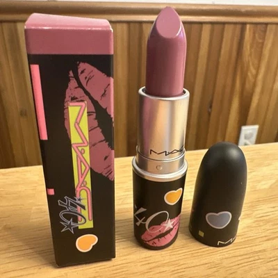 MAC Amplified Crème Lipstick - UP THE AMP - BRAND NEW IN BOX - Image 1 of 4