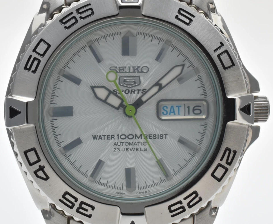 [COMO NUEVO] Reloj automático plateado para hombre Seiko 5 Sports 7S36-00Y0 Divers de JAPÓN Foto 1 de 4