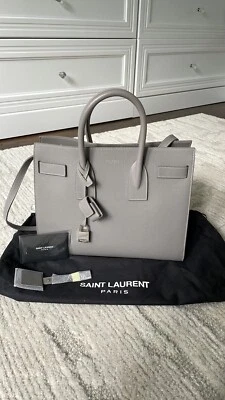 Saint Laurent piel de becerro granulada pequeño Sac De Jour gris Foto 1 de 4
