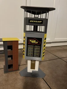 π¦πΊ1:32 SCALEXTRIC Dunlop Control Tower Track Building π¦πΊ314 - Picture 1 of 5