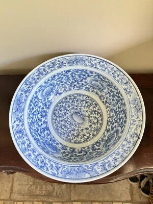 Antiguo cuenco de porcelana azul y blanco de exportación china del siglo XIX, 11 3/8" Foto 1 de 4