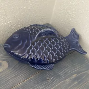 Hermoso cuenco de cerámica con forma de pescado azul con tapa 9" (4GL) - Imagen 1 de 5