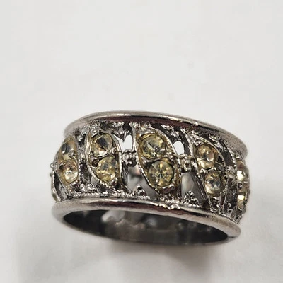 Anillo de eternidad tono plata con estrás amarillo cristal transparente talla 7 vintage Foto 1 de 4