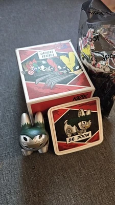MARVEL LABBIT DR. DOOM 2.5" SERIE 1 KIDROBOT FIGURA VINILO FRANK KOZIK Foto 1 de 4
