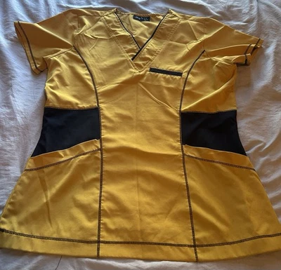 Women’s Sandel Yellow/Black Fitted Scrub Top Size Medium  - Image 1 of 4